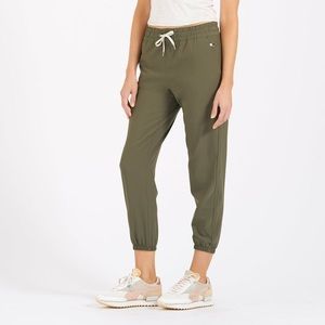 Vuori Weekender Jogger In Oregano Size Small